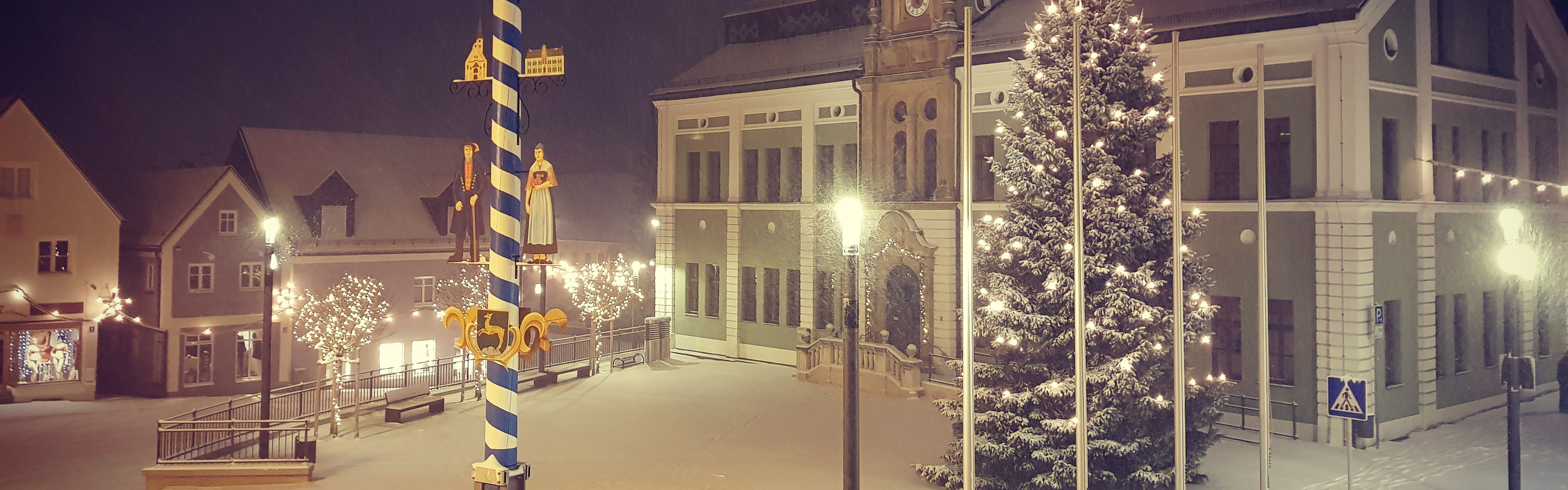 Slider Rathaus im Schnee