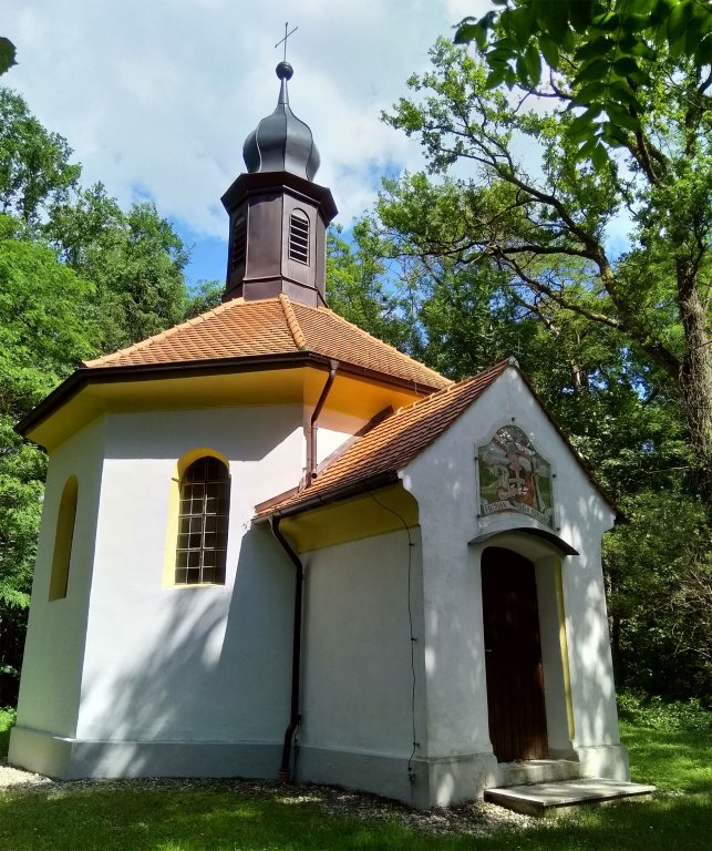 Grossansicht in neuem Fenster: Eschelbach:  Brandkapelle auf dem Turmberg
