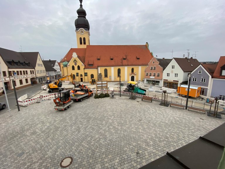 Grossansicht in neuem Fenster: Neugestaltung Marktplatz Bauabschnitt II 2022 Teerarbeiten-1 30.03.2022