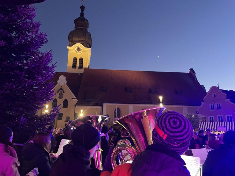 Grossansicht in neuem Fenster: Illumination Saphira Tanzstudio